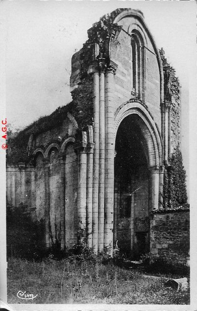 Abbaye de de la Couronne 2.jpg